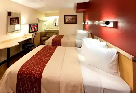 Red Roof Inn Airport - 3