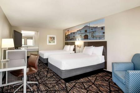 Days Inn by Wyndham San Antonio Near Fiesta Park - 3