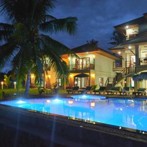 Sara Beachfront Boutique - 29