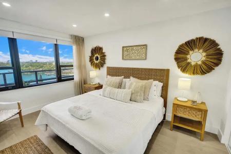 The Alexander All Suites - 725