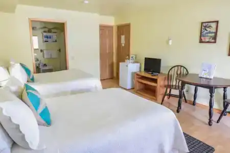 Sea Treasures Inn - 40