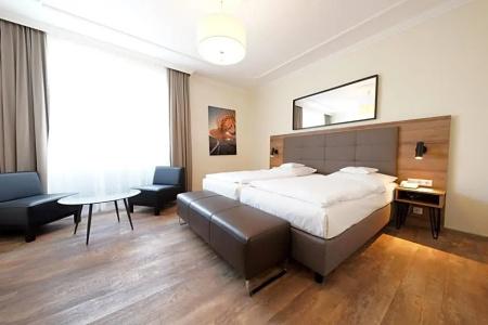 Bayerischer Hof - 56