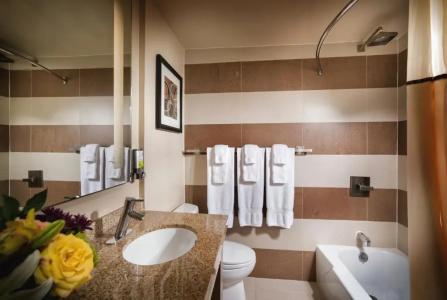 Staypineapple, Rose, Downtown Portland - 46