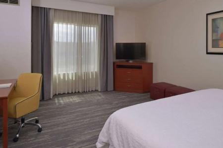 Hampton Inn and Suites North-Airport - 41