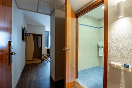 Travelodge Alicante Puerto - 41