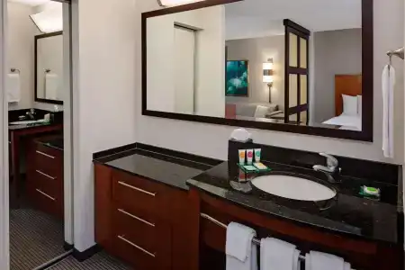 Hyatt Place North Shore - 21