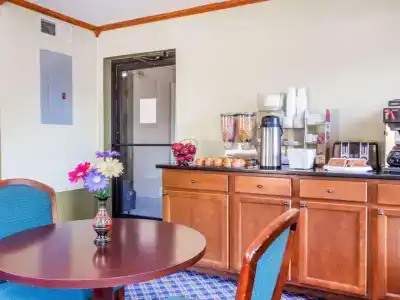 Rodeway Inn & Suites Fort Jackson - 15