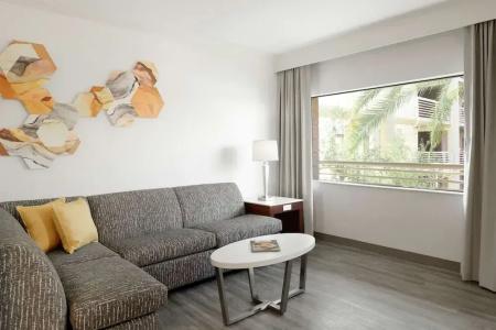 DoubleTree Suites by Hilton Phoenix - 59