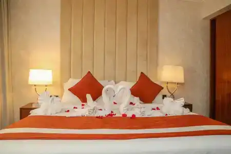 Ivory Inn - 44