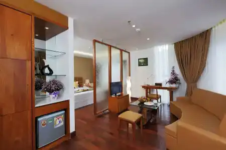 Cosmopolitan - 4