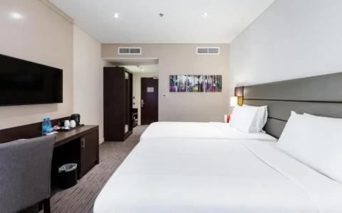 Premier Inn Airport - 40