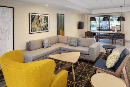 Holiday Inn & Suites - North - 1