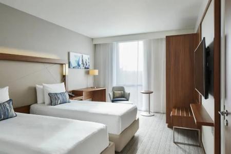 Courtyard by Marriott London City Airport - 31