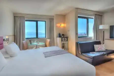 Mercure Ajaccio - 84