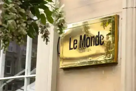 Le Monde - 24