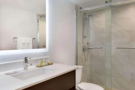 DoubleTree by Hilton Toronto Airport West - 45
