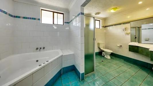 James Street Motor Inn - 40