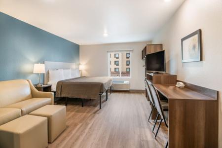 Comfort Suites - 31