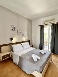 Sandy Beach Studios - 115