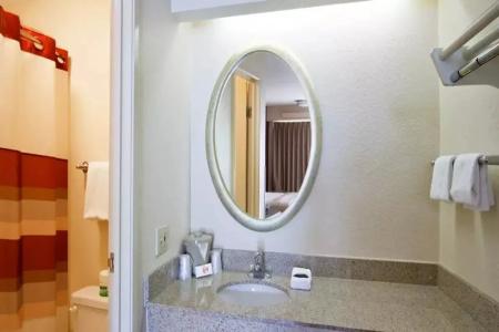 Red Roof Inn Airport - 7