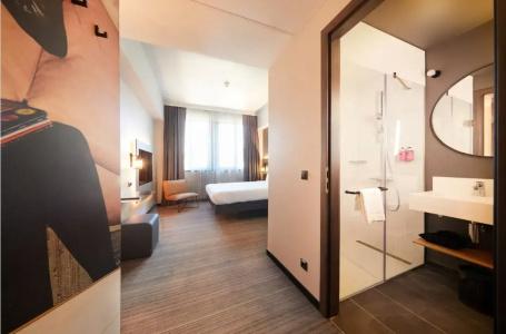 Moxy Bucharest Old Town - 3