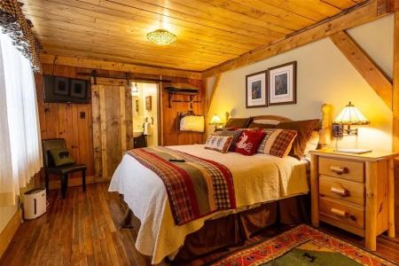 Hemlock Inn - 49
