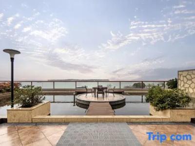 East Tai Lake Grand - 52