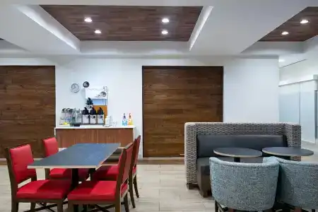 Holiday Inn Express & Suites i-95 & i-20 Civic Ctr, An Ihg - 27