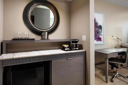 DoubleTree by Hilton Grand Biscayne Bay - 68