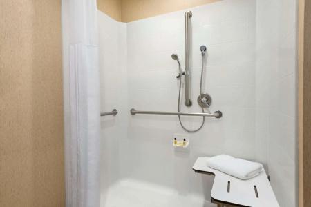Wyndham Anaheim - 6