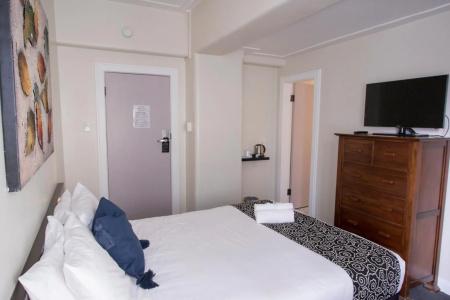 Waterloo & Backpackers - 2