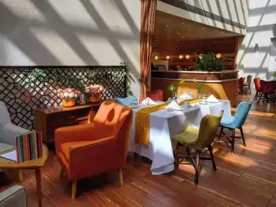DeBrett - 28
