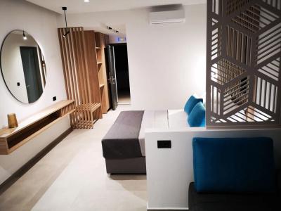 Zoes & Suites - 127