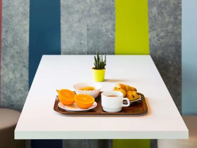 Ibis Budget Zaragoza - 10