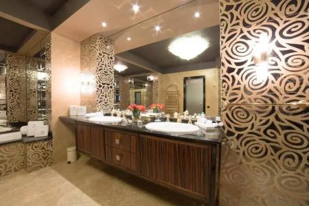 Royal Casino Spa & Resort - 32