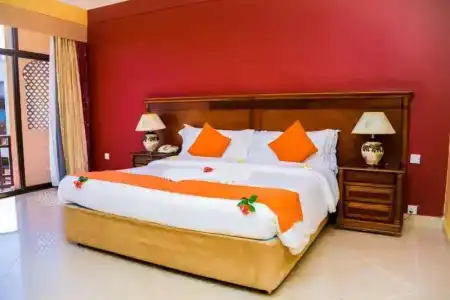 Golden Tulip - 72