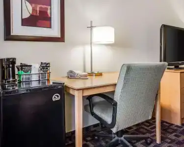 Quality Inn & Suites Airport - 6