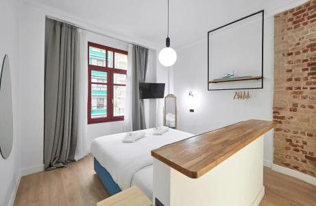 Maroon Bottle Boutique Suites - 1