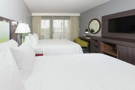 Hampton Inn - 158