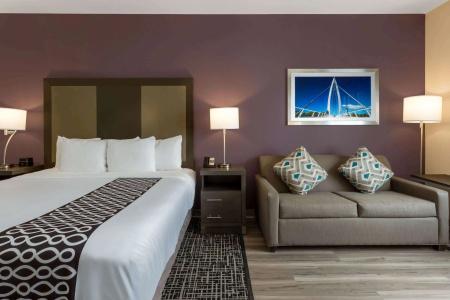 La Quinta by Wyndham Airport - 32