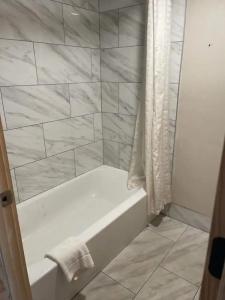 Bear Mount Inn & Suites - 38