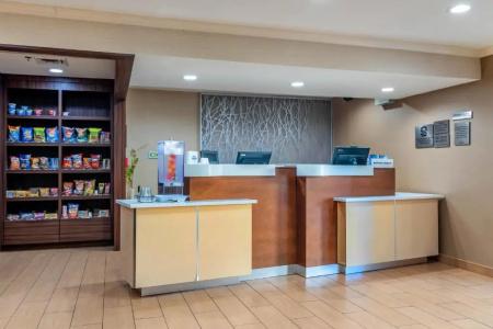 Fairfield Inn West - 16