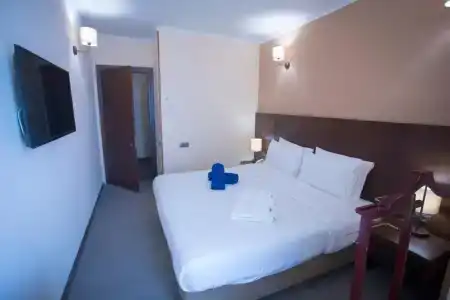Corner Inn - 47
