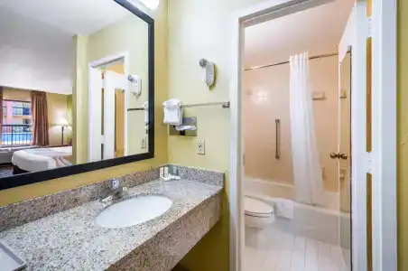 Quality Inn-Central Park Area - 57