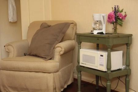 Hillwinds Inn - - 15