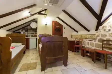 Old Town Youth Hostel - 2