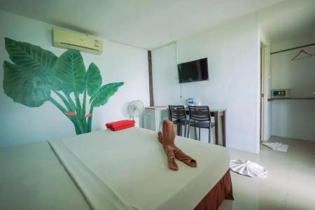 Phi Phi Cozy Seafront Resort - 27