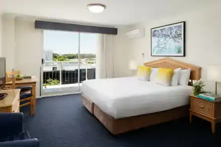 Rydges - 163