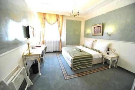 Queen's Astoria Design - 22
