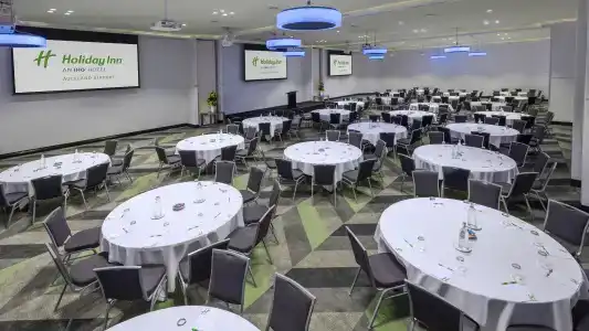 Holiday Inn Airport - 15